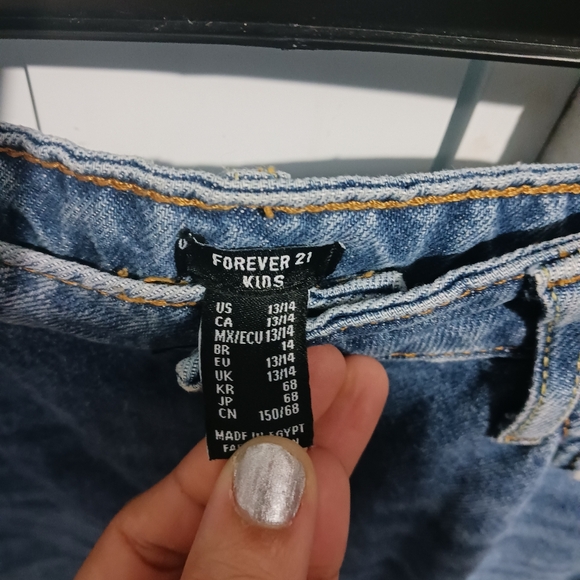 Forever 21 Kids Boy denim blue washed knee distressed jeans - Picture 9 of 9